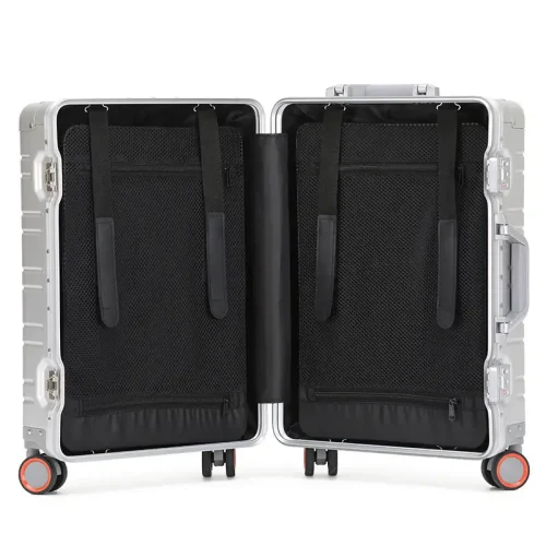 SUITCASEE Origin 3 Aluminium Cabin Bag in Silver inside